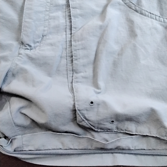 Cabelas Teal Women's Zip Off Shorts   Size 8 - Picture 4 of 4